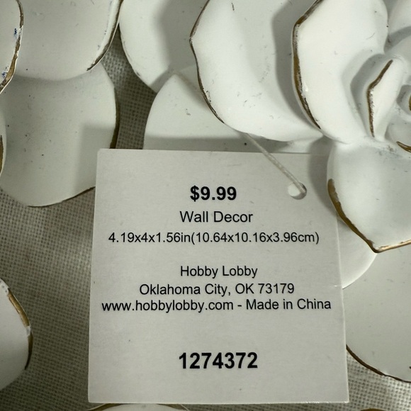 Hobby Lobby White and Gold Succulent Floral Wall Art size Small set of 8 - Picture 5 of 6